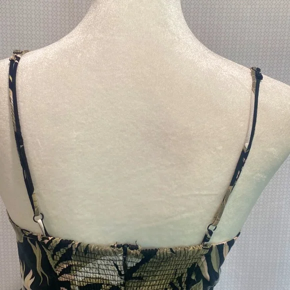 Volcom wrap romper. Excellent condition, never worn - Picture 4 of 8